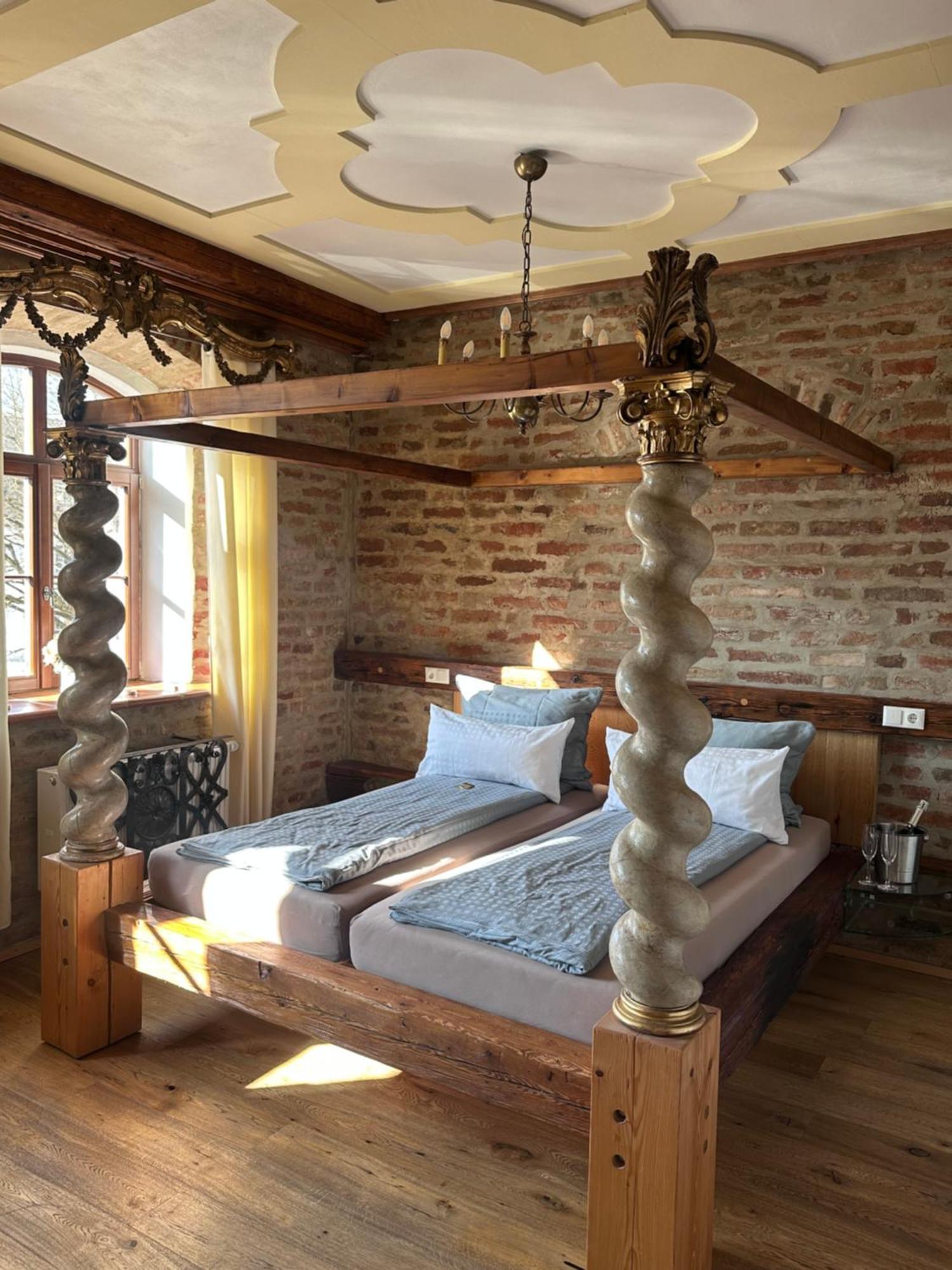 Wirgarten Antik Hotel Dingolfing Eksteriør billede