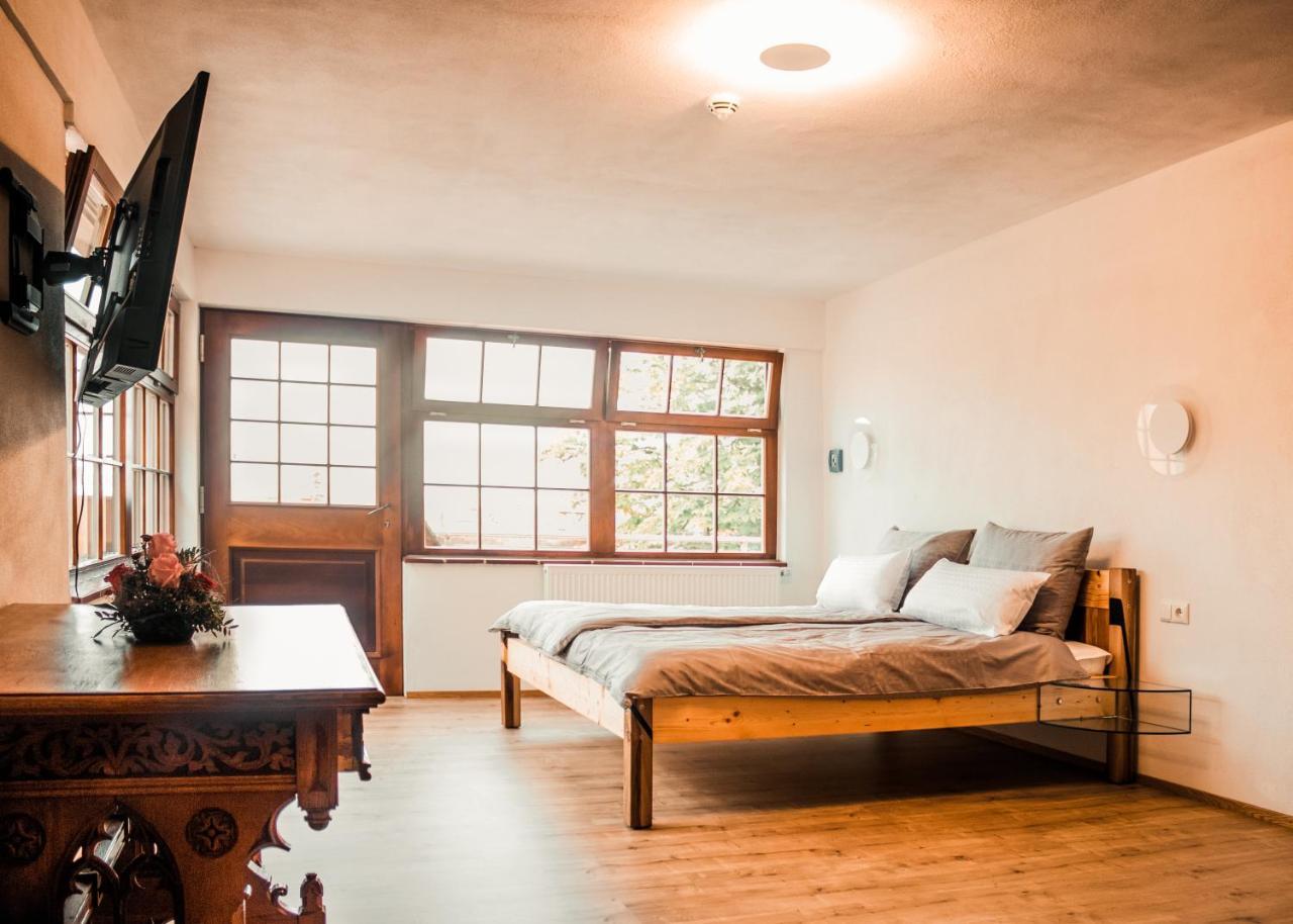 Wirgarten Antik Hotel Dingolfing Eksteriør billede